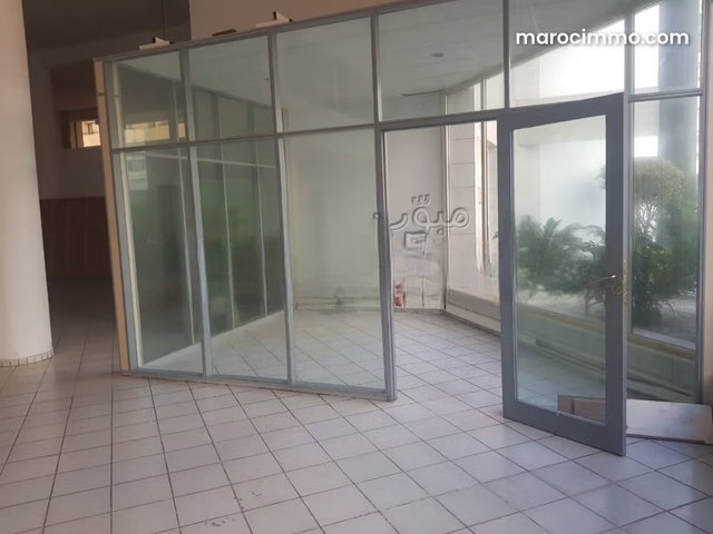 Local commercial LLC 78 de 820m² a gauthier — 3