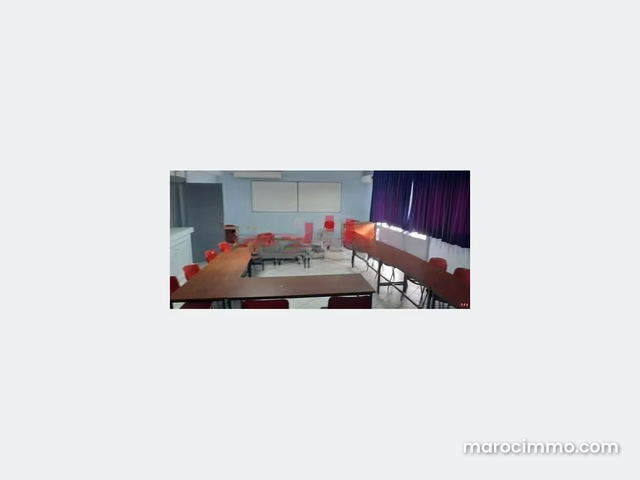 Immeuble aménagé idéal pour un siège social ou école de 1300 m2 de surface utile a la location au centre ville — Casablanca