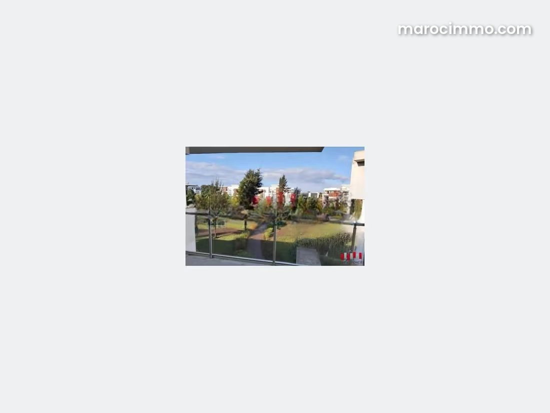 Appartement spacieux avec terrasse à Bouskoura centre — Bouskoura
