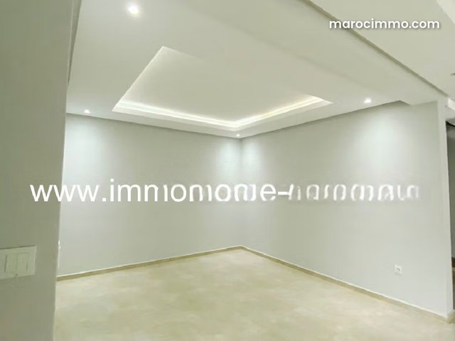 Location villa toute rénovée à Souissi Rabat — 2