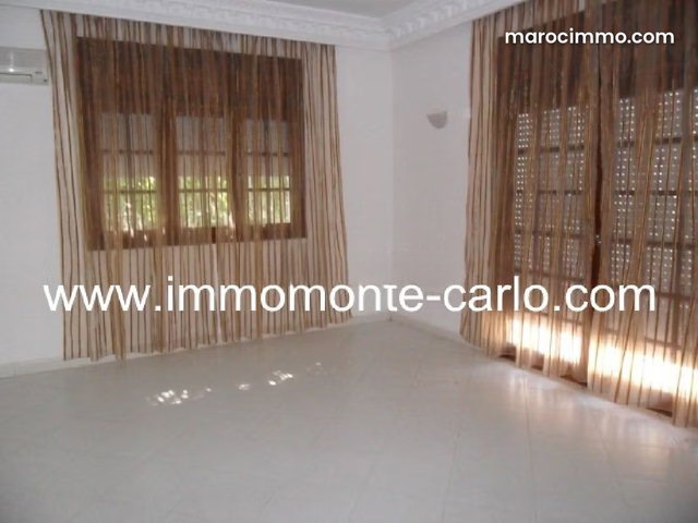 Villa with Pool and Central Heating in Souissi — 4