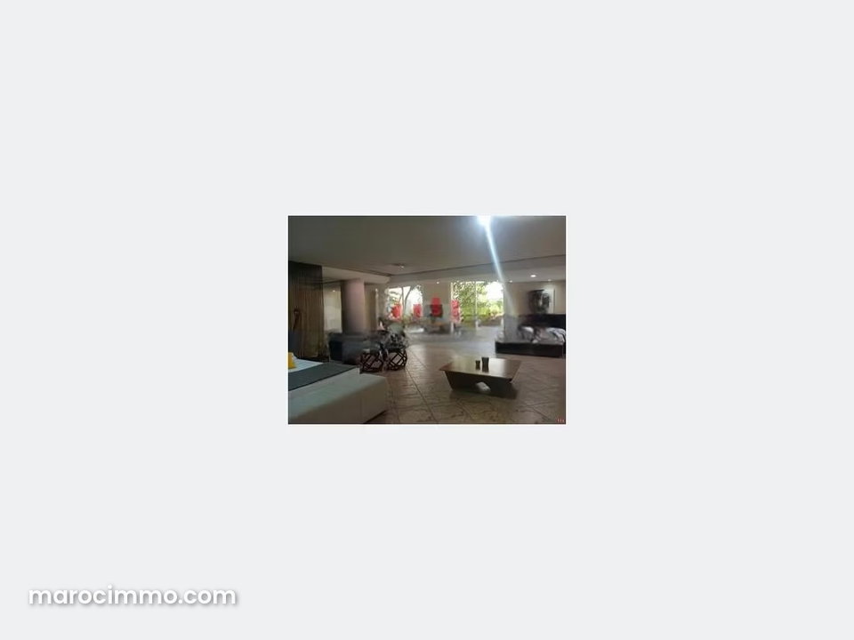 Commercial Space for Rent in Racine, 620m2