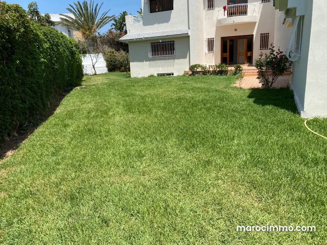 Villa 1000 m² avec jardin et cheminée, Souissi, Rabat — Rabat