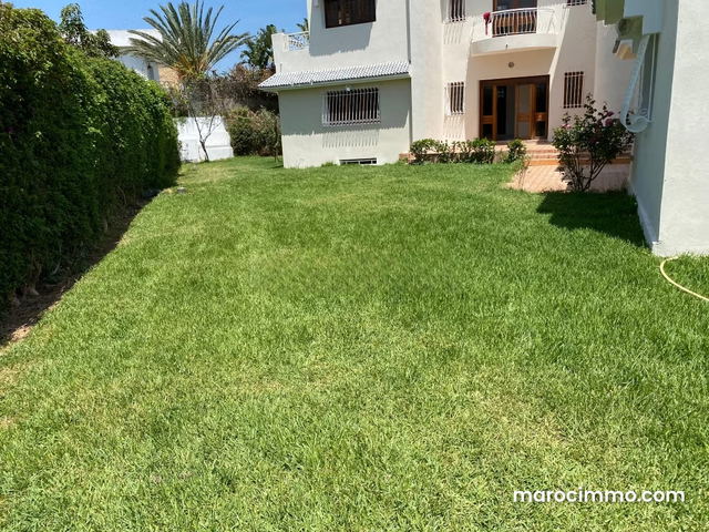 Beautiful villa with central heating and garden — Rabat