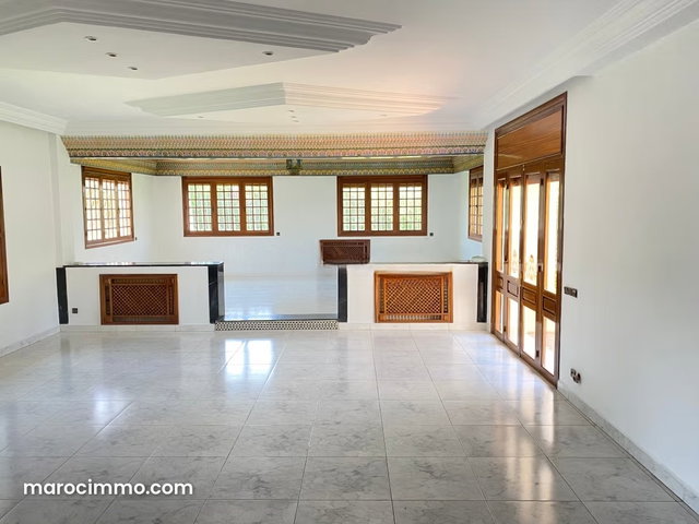Beautiful villa with central heating and garden — 3