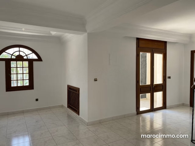 Beautiful villa with central heating and garden — 5
