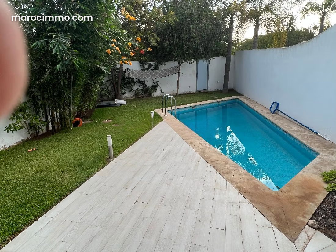 Villa meublée avec piscine à Bouskoura centre — Bouskoura