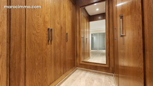 Sublime appartement très spacieux à louer à CFC — 3