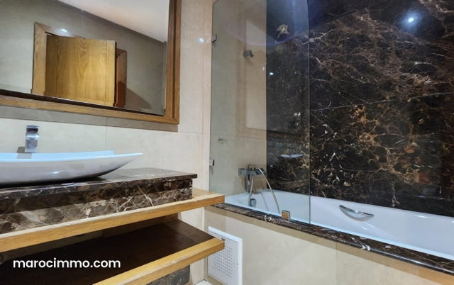 Sublime appartement très spacieux à louer à CFC — 4