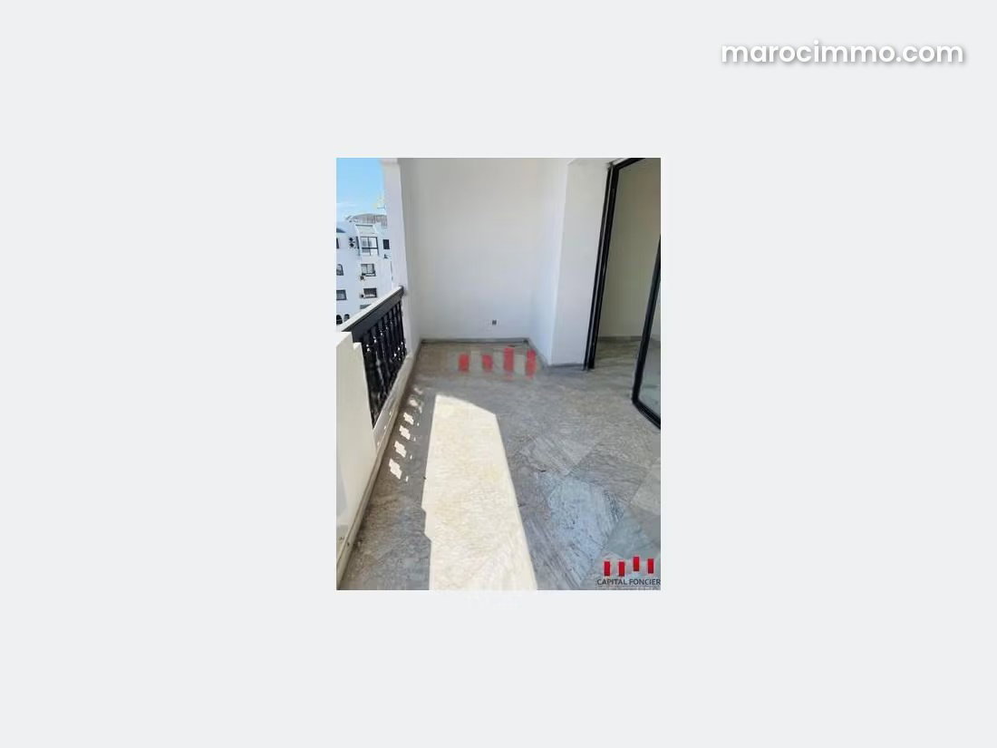 Grand appartement avec terrasse à louer au CIL Casablanca — Casablanca