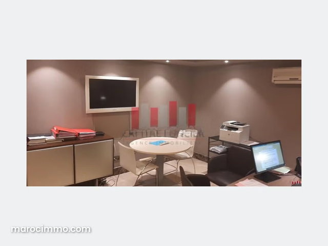 Local commercial premium de 575 m2 en plein bld biranzarane a la location — 3