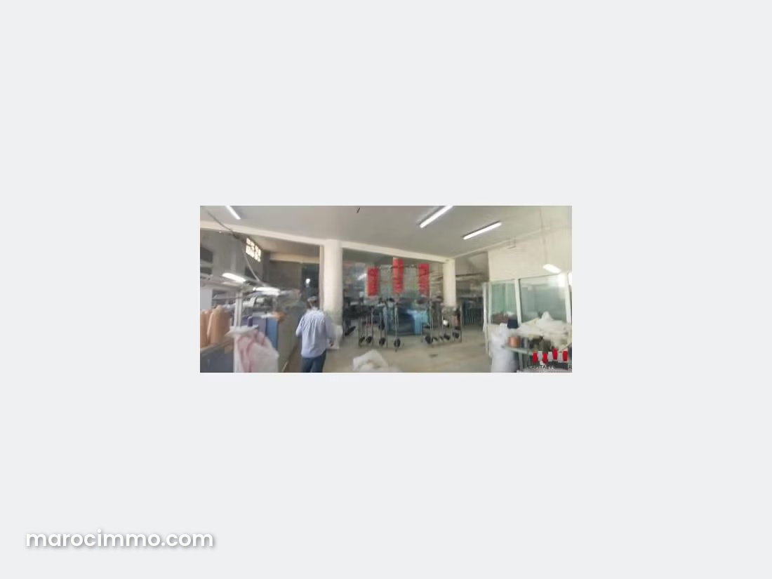 فضاء مهني واسع للكراء بسيدي معروف الدار البيضاء — الدار البيضاء