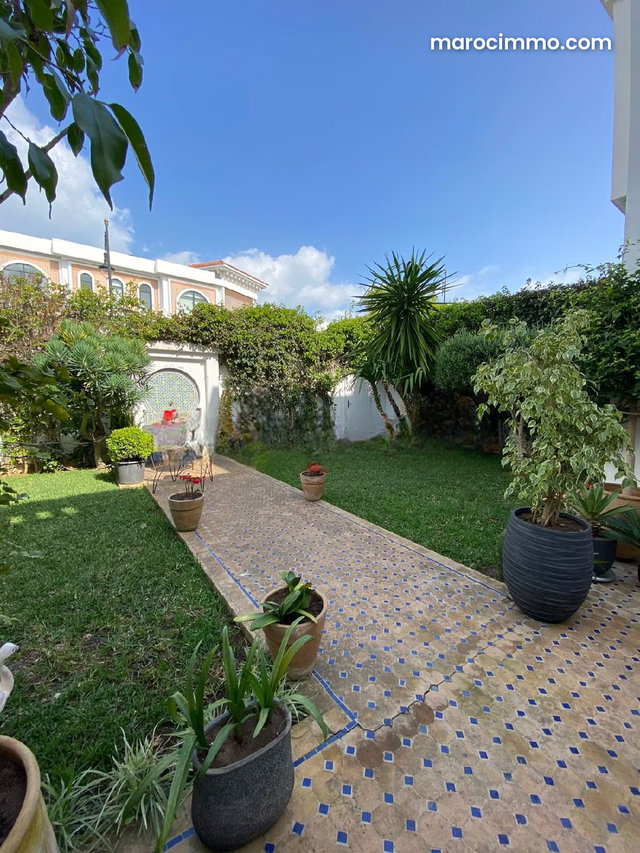 Somptueuse villa à louer à Malabata. Jardin et terrasse — 2
