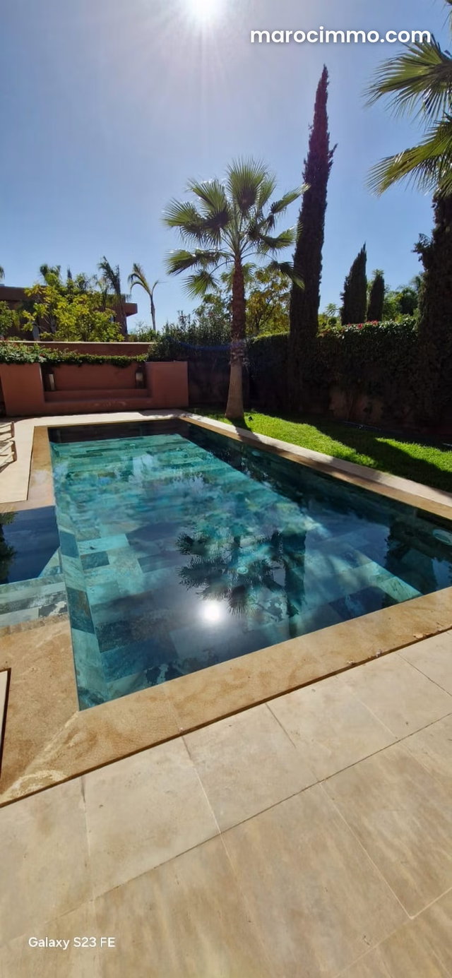 Très belle villa en location saisonnière à Agdal. Surface totale 400 m². Bien meublé — 2