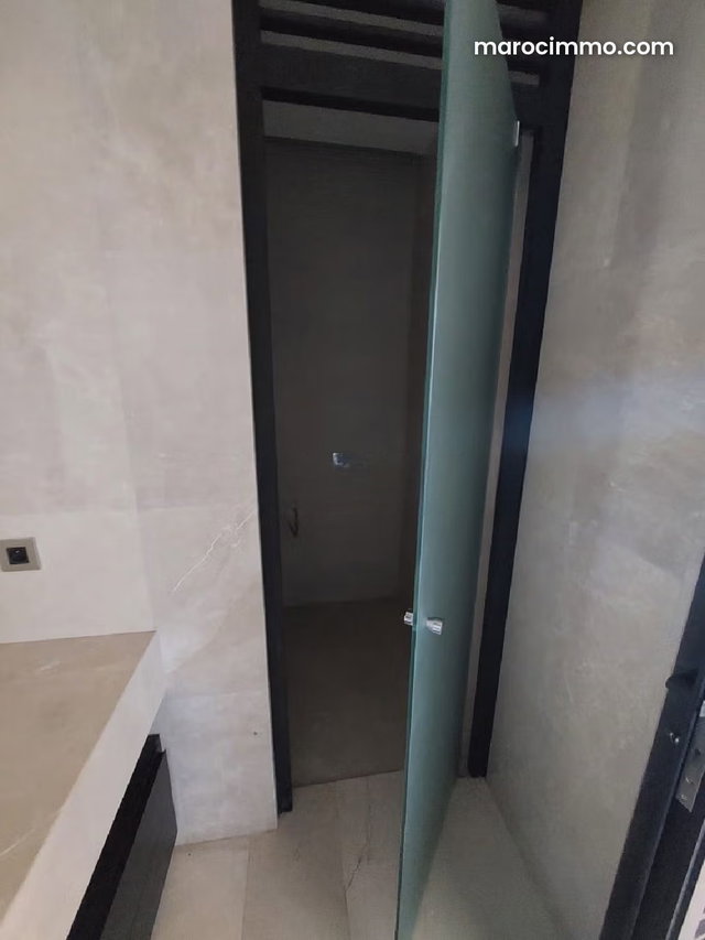 Appartement en vente à M Avenue. Surface de 147 m². Double vitrage et chauffage central — 4