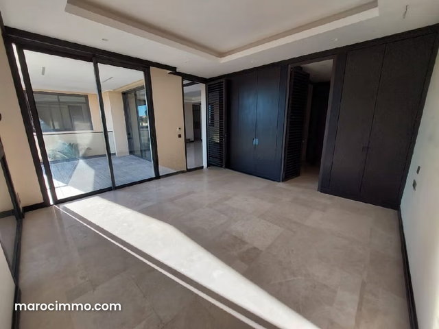 Appartement en vente à M Avenue. Surface de 147 m². Double vitrage et chauffage central — 2