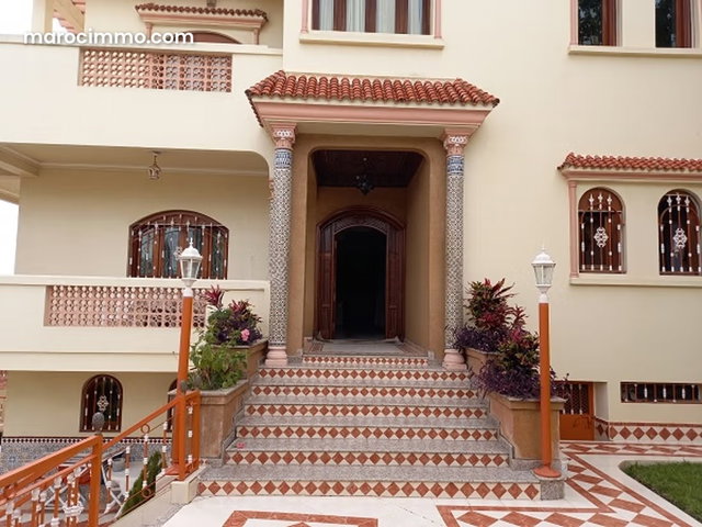 Large City Center Villa — 2