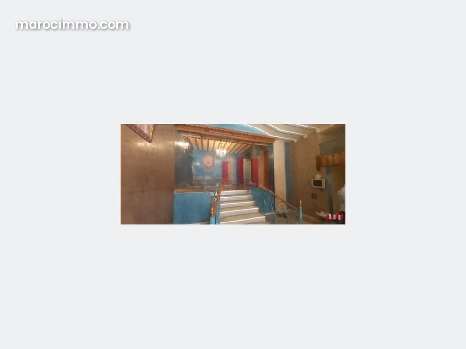 Local commercial premium de 108 m2 de surface quartier racine a la location en plein bld