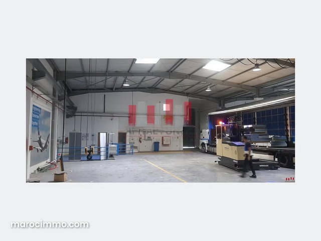 Usine industrielle de 3400 m2 de surface utile zone industrielle de bouskoura oulad saleh a la location — 3