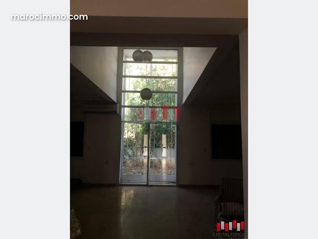 Villa professionnelle de 420 m2 de surface exploitable a la location a zenith sidi maarouf — 2
