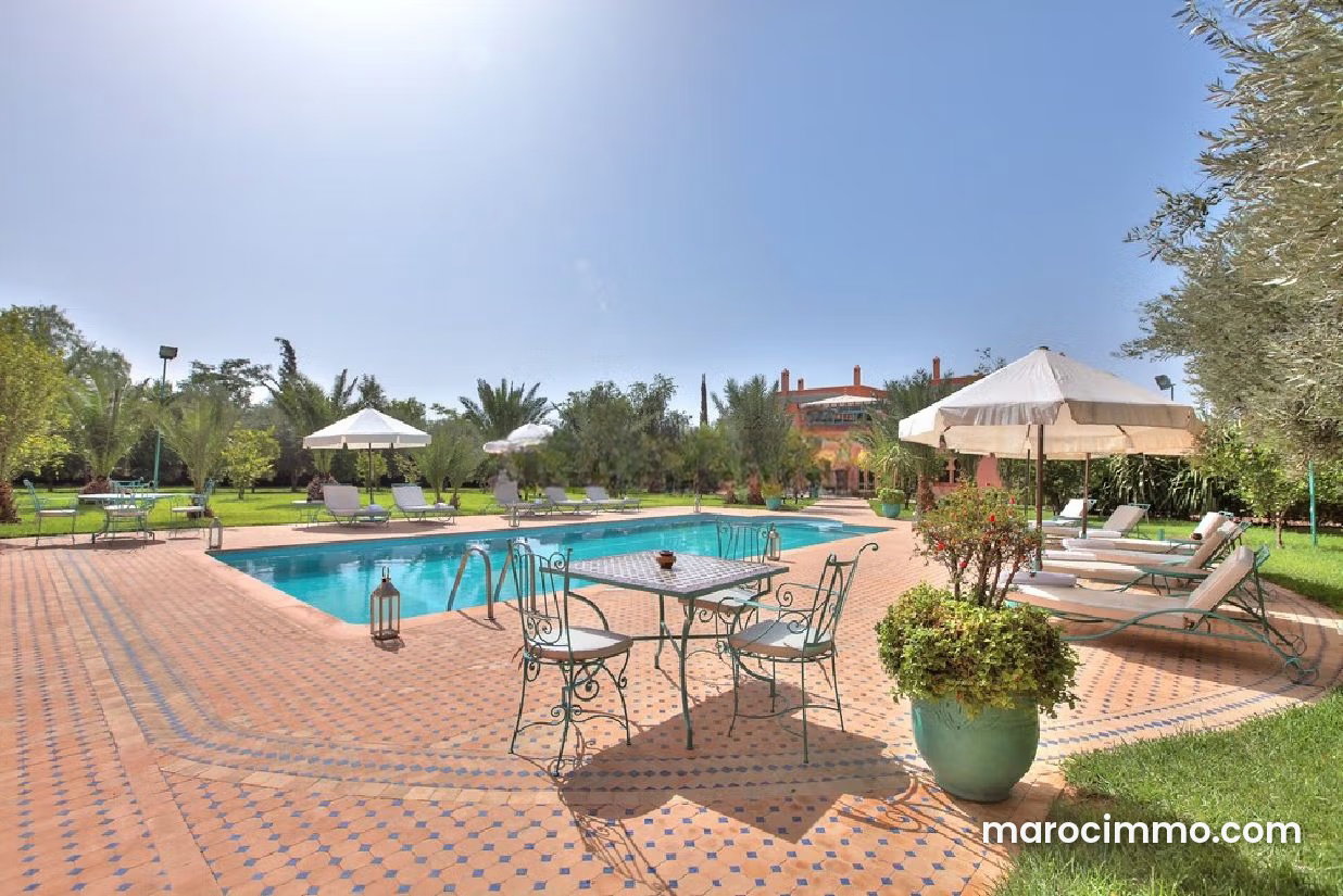 Villa 1000 m², 5 chambres, piscine et vue Atlas, Palmeraie Marrakech — Marrakech