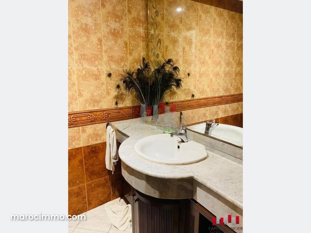 Spacious Root in a Quiet Nice Property — 3