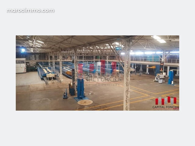 Usine industrielle de 10 000 m2 de surface couverte a Ain sebaa a la location — 2