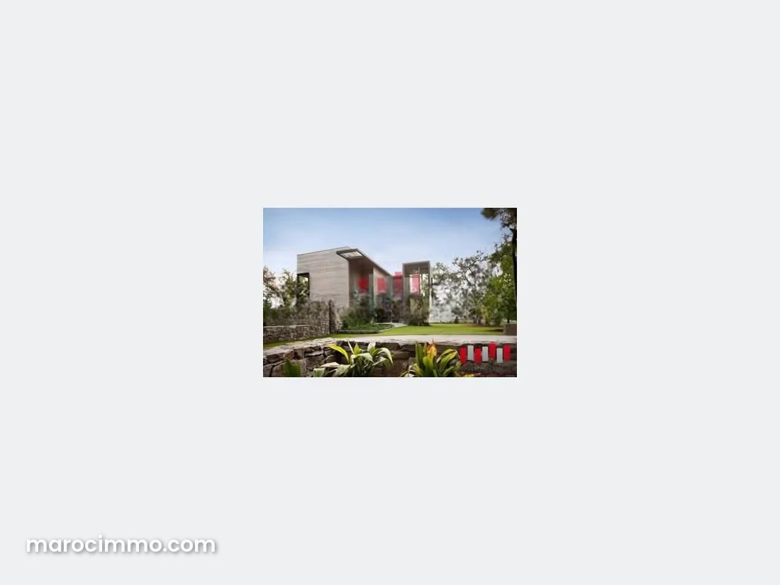 Local commercial 540 m², angle boulevard, Oasis Casablanca — Casablanca