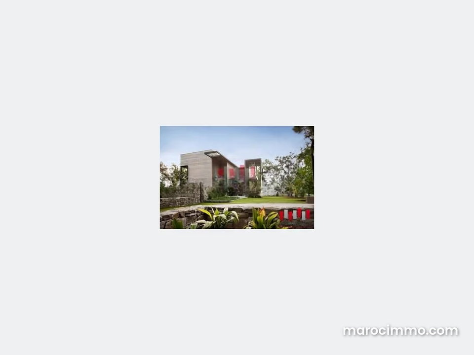 Terrain en angle de 540 m en plein rue des papillons oasis a la vente idéal pour clinique ou siège social
