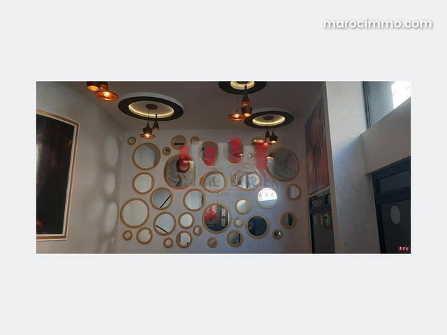 Restaurant aménagé et équipé de 314 m2 quartier bourgogne a la location — 2