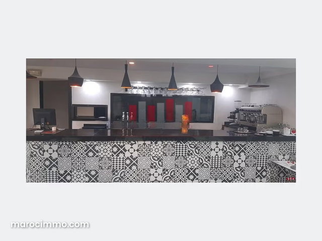 Restaurant aménagé et équipé de 314 m2 quartier bourgogne a la location — 3
