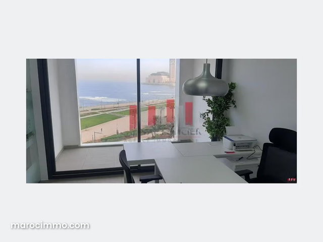 Plateau de bureau premium de 104 m en plein bld la corniche Vue mer a la location — 2