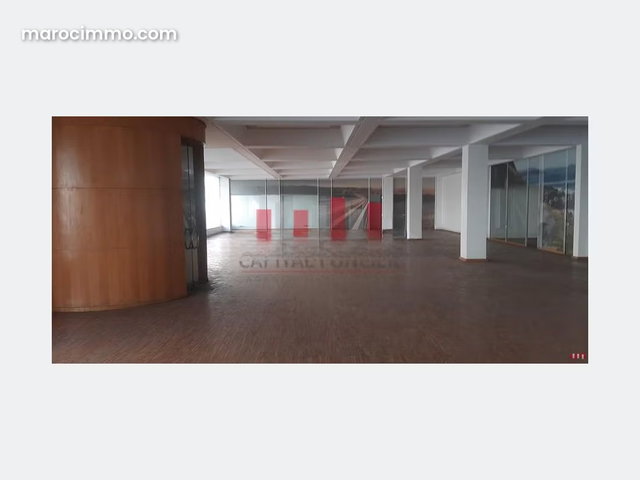 Showroom en plein bld mly ismail Ain Sebaa de 900 m a la location idéal pour concessionnaire ou autres activités commerciales — 4