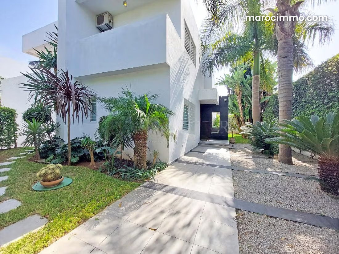Villa meublée 600 m², 4 chambres avec jardin à Longchamps Casablanca — Casablanca