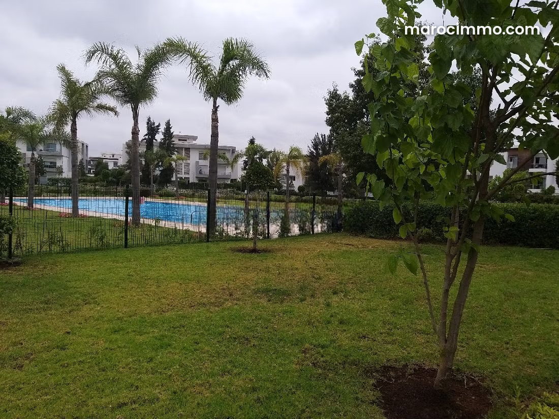 Furnished apartment with swimming pool in central Bouskoura — Bouskoura