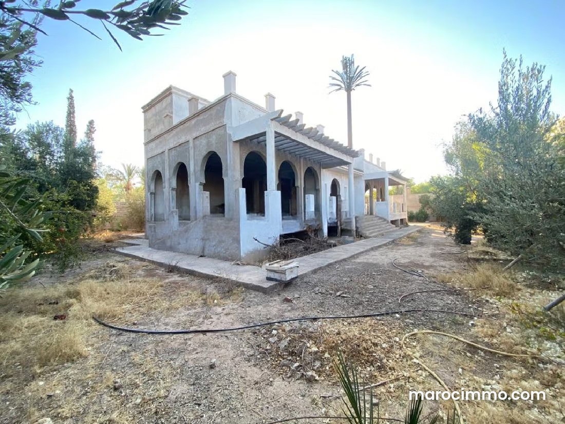 Local commercial 370 m², terrain 2000 m², Palmeraie, Marrakech — Marrakech