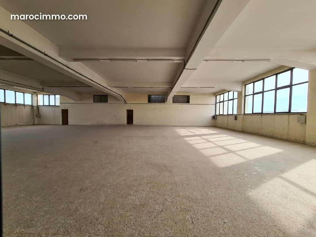 مكاتب صناعية واسعة للبيع بطريق عين الشقف بفاس — فاس