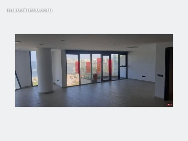 Plateau de bureau premium de 107 m en plein bld la corniche VUE MER a la location — 2