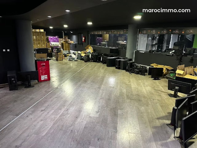 Beautiful commercial space in prime location on bd 650m2 — 2