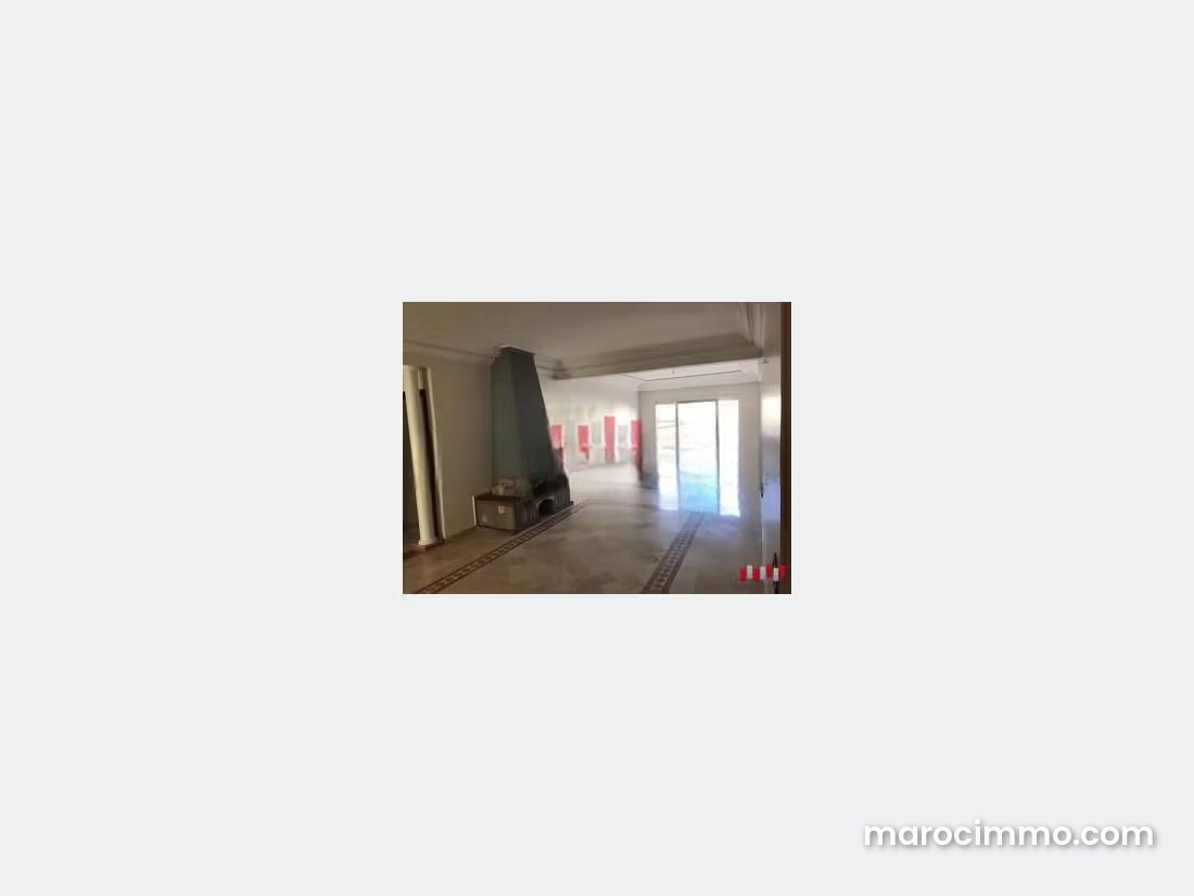 3-Bedroom Apartment with Fireplace, Palmier, Casablanca — Casablanca