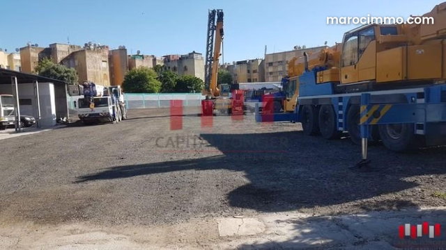 Terrain industriel de 5.000 m goudronné et cloturé a la location zone hay mohammadi — 2