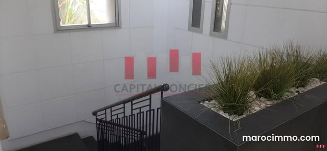 Villa a usage professionnel a oasis de 410 m de surface utile a la location — 3