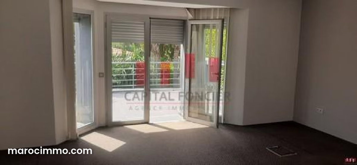 Villa a usage professionnel a oasis de 410 m de surface utile a la location
