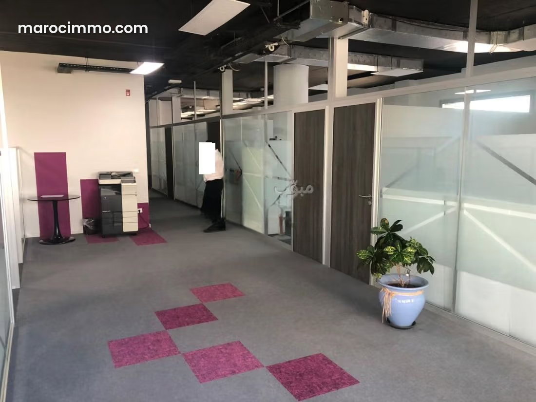 مساحة مكتبية فسيحة للكراء بعين الذئاب في الدار البيضاء — الدار البيضاء