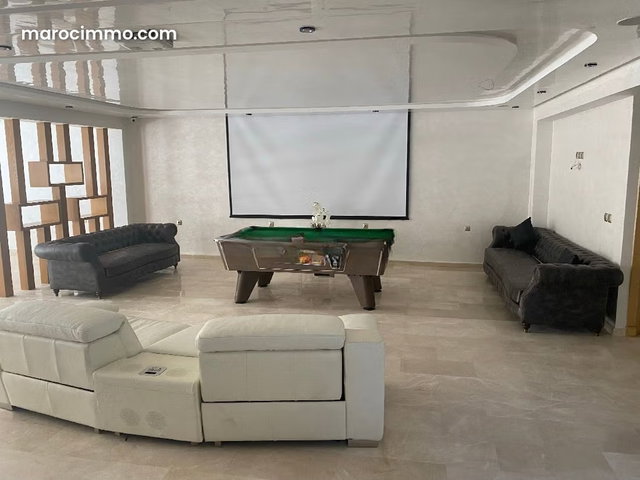 Splendide villa à vendre à Dar Bouazza. 3 grandes pièces. Belle terrasse et jardin — 4