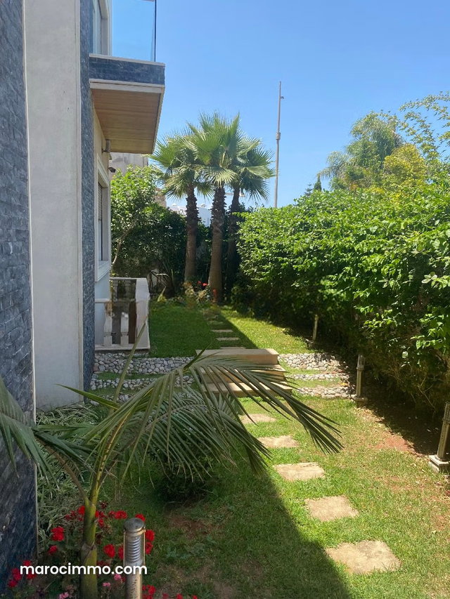 Splendide villa à vendre à Dar Bouazza. 3 grandes pièces. Belle terrasse et jardin — 2