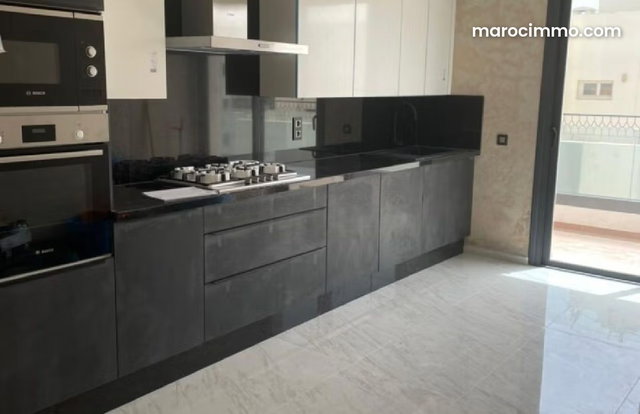 Appartement a tanger neuf a louer avec terrasse quartier iberia surface 160m² — 2