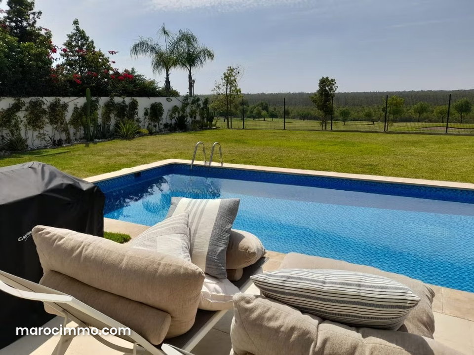 Villa vide front golf bouskoura