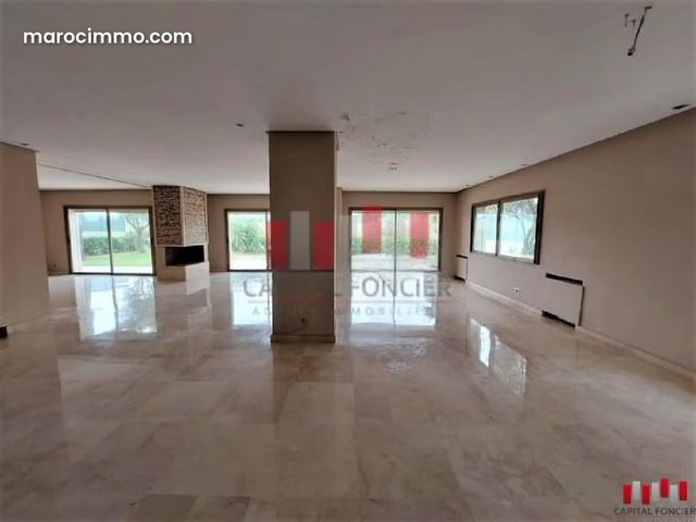 Villa isolee front golf /bouskoura /5 chambres — 2