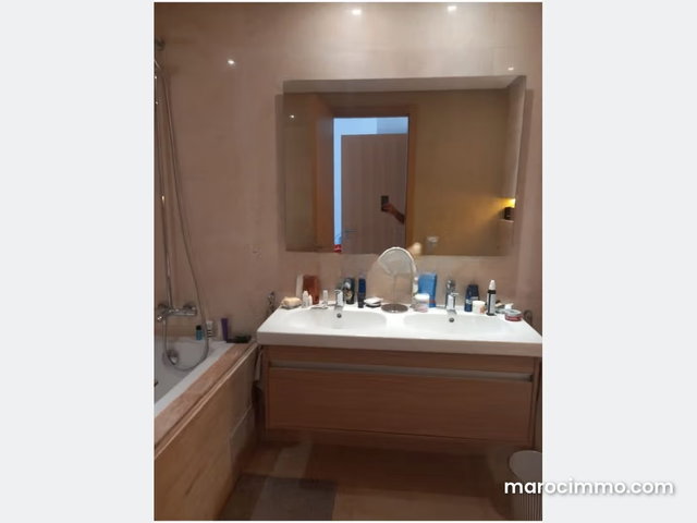 Bel appartement à louer — 2